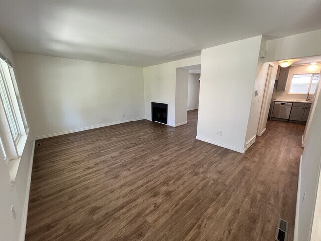 Building Photo - 7052 E Briarwood Dr