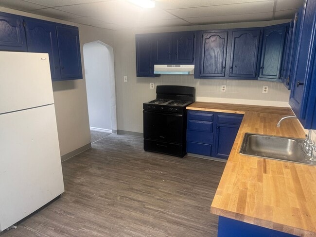 Building Photo - 549 Farnsworth Ave