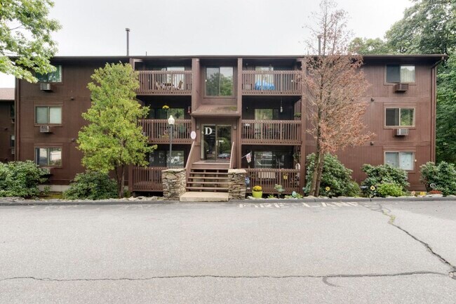 Building Photo - 340 Sunderland Rd