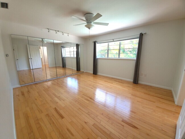 Building Photo - Stunning Pool Home in Sapphire Shores – West of the Trail Near the Ringling Museum