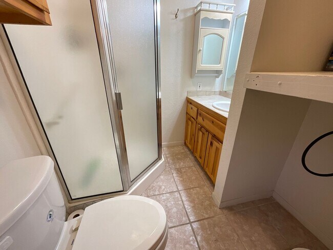 Building Photo - Gorgeous 2 Bedroom, 2 1/2 Bath Home  with BONUS room in Sunrise Beach, TX.