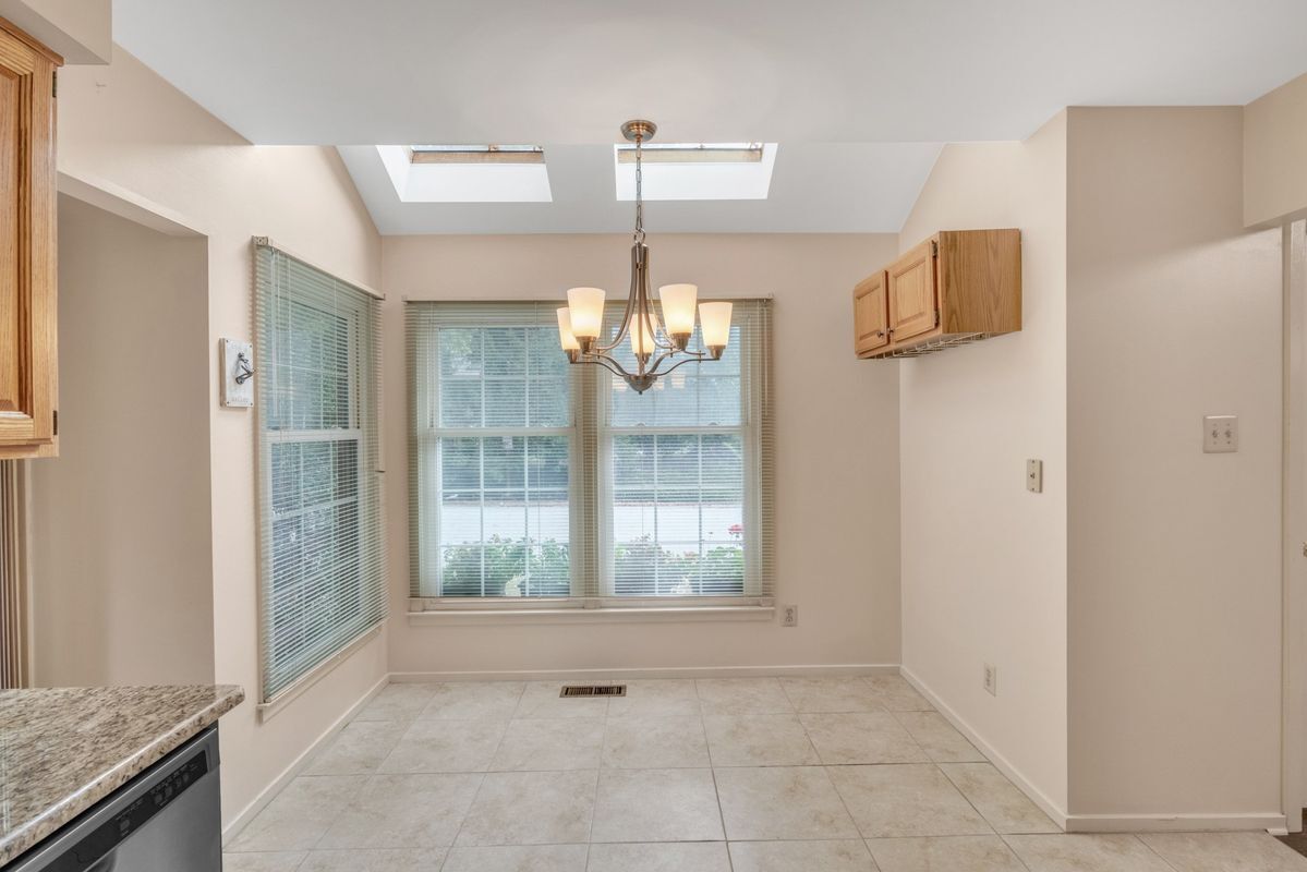 Building Photo - 48 Stonehurst Ct