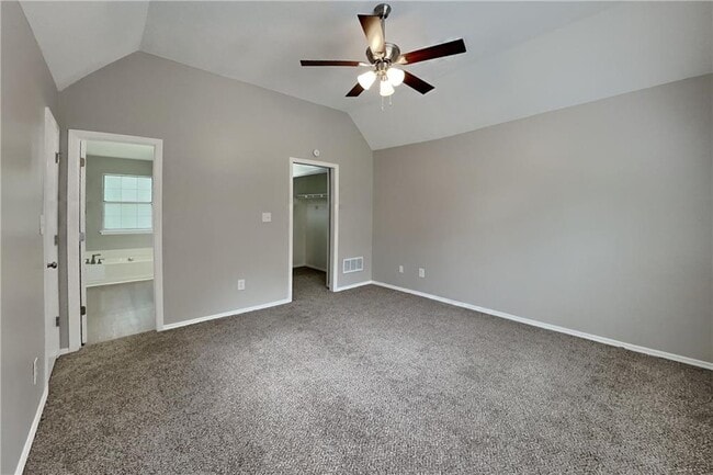 Building Photo - 4015 Sharon Woods Dr