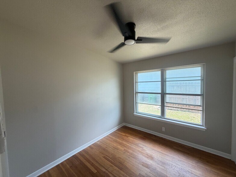 Building Photo - 310 Hialeah Ave
