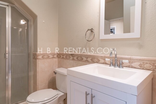 Building Photo - 422 Meyenberg Ave