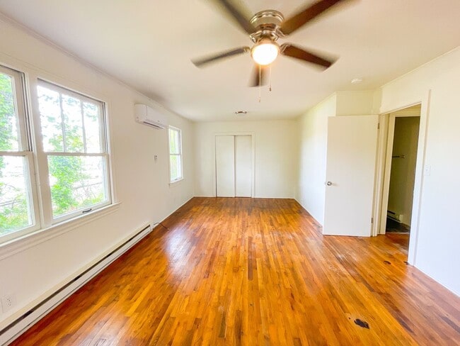 Building Photo - 110-116 Dobbs St - Unit 116