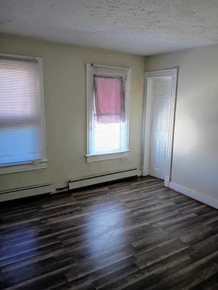 Building Photo - 28 Grant St