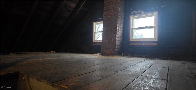 Building Photo - 920 Redfern Ave