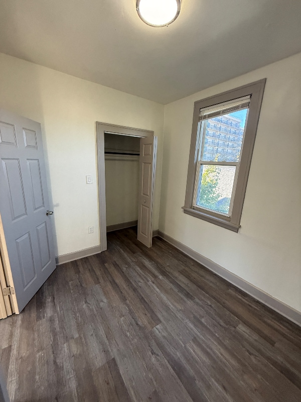 Building Photo - 1342 W 69th St