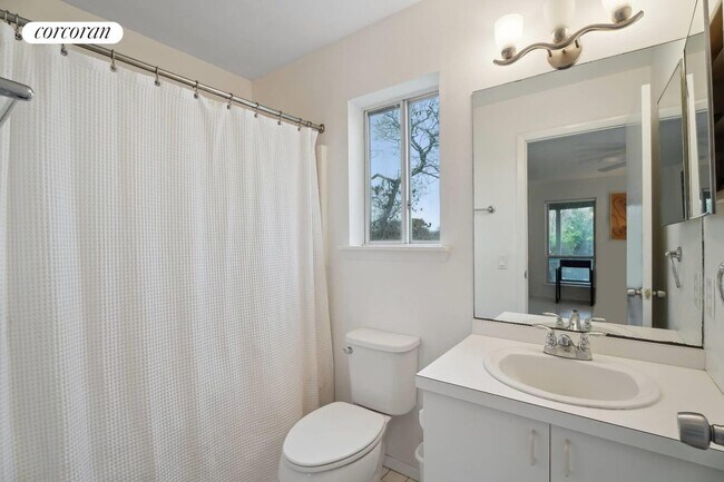 Building Photo - 39 Seaside Ave