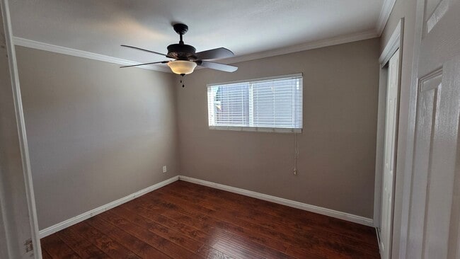 Building Photo - Spacious 3 bed 1 bath with a large backyard!