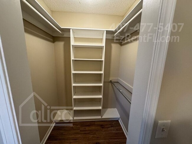 Building Photo - 2496 Bentridge Ct
