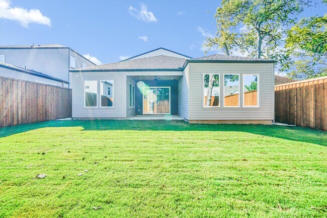 Building Photo - 1711 Nomas St