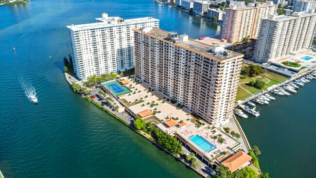 Building Photo - 290 174th St St