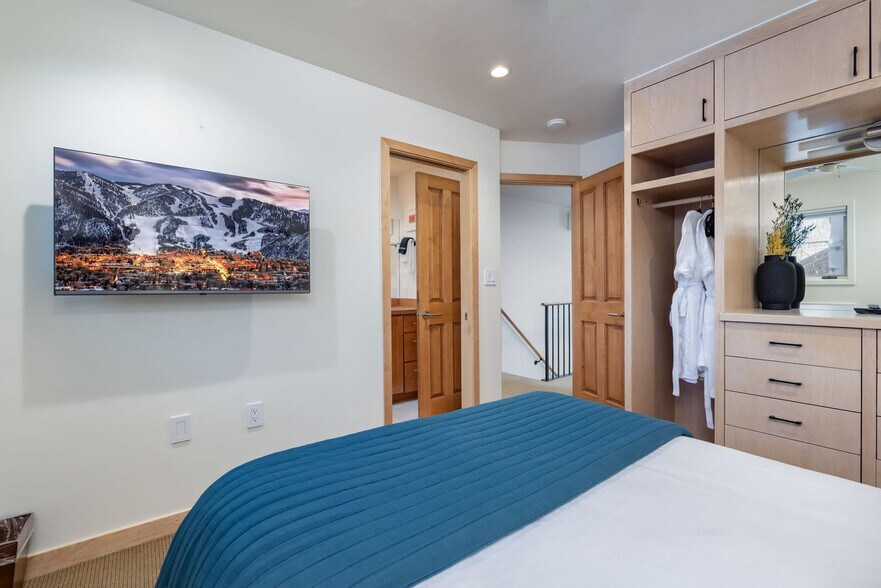 Building Photo - 835 E Durant Ave