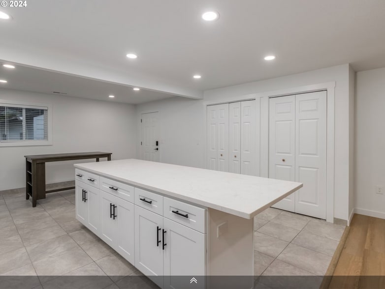 Building Photo - 3805 E 11th St