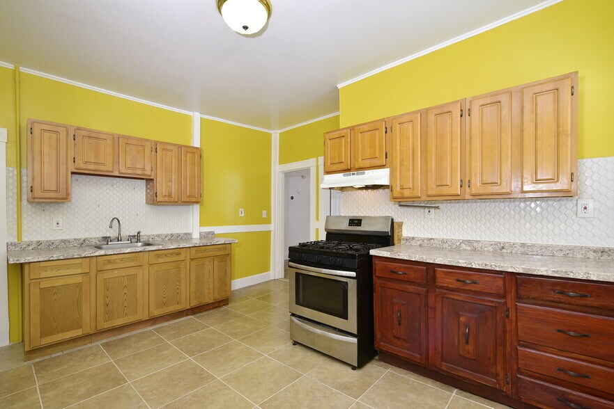 Building Photo - 175 Callender St