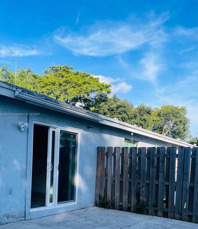 Building Photo - 8084 NW 41st Ct