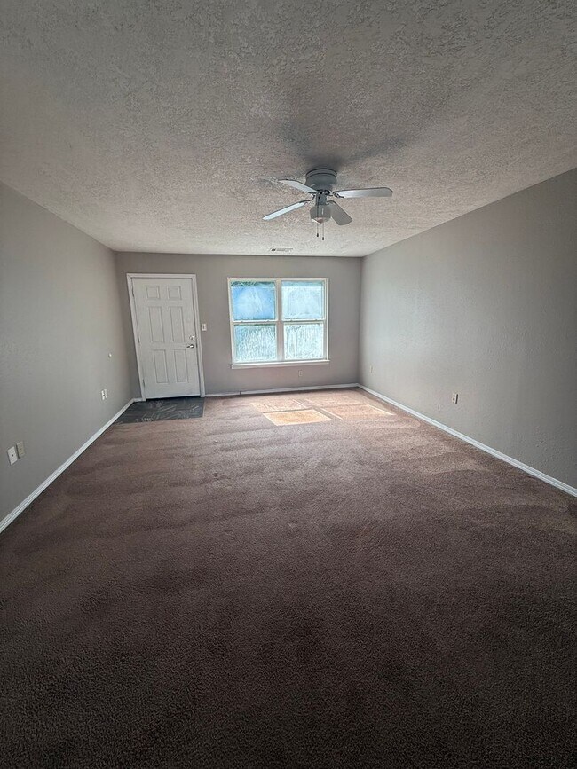 Building Photo - uTown - Your Perfect Rental Community!