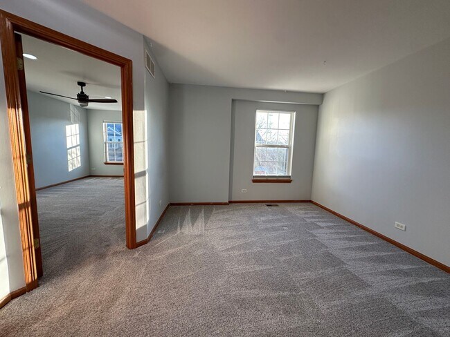 Building Photo - 105 Neutrenton Ave