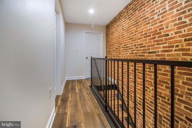 Building Photo - 333 S Conkling St