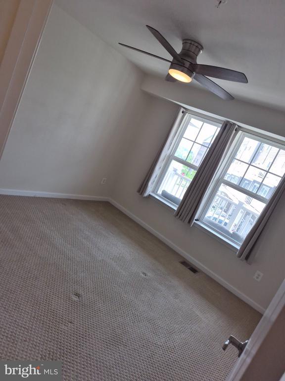 Building Photo - 9707 Glassy Creek Way