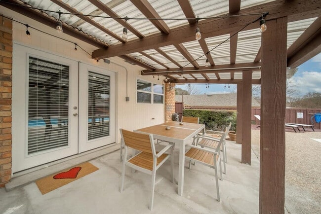 Building Photo - 2922 Clover Valley Dr