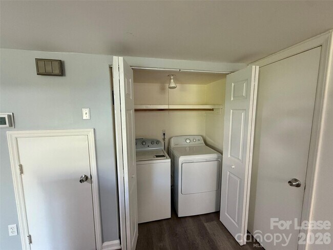 Building Photo - 8526 Castle Pine Ct