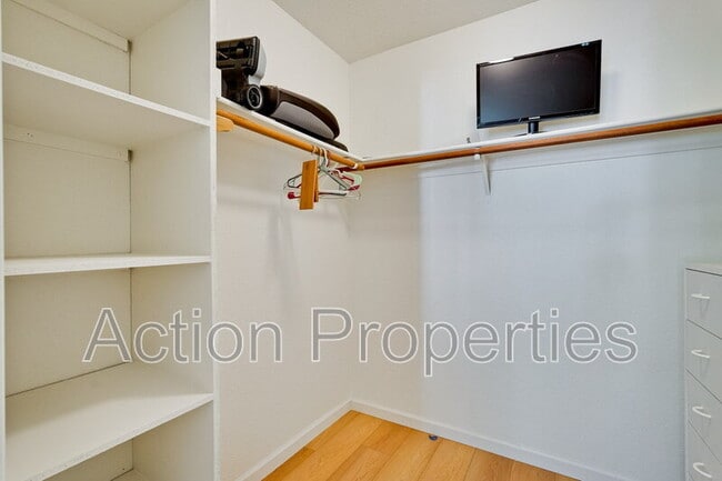 Building Photo - 409 Hillwood Ct