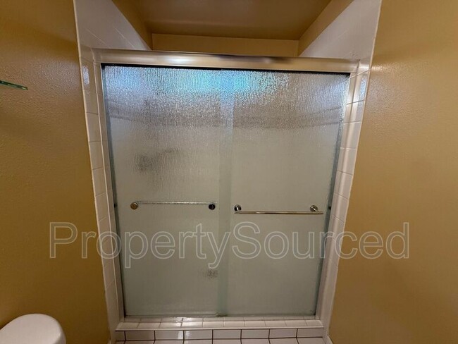 Building Photo - 524 E Krell Ln