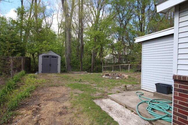 Building Photo - 2 Bed / 1 Bath Single-Family Home – N. Gaines Township