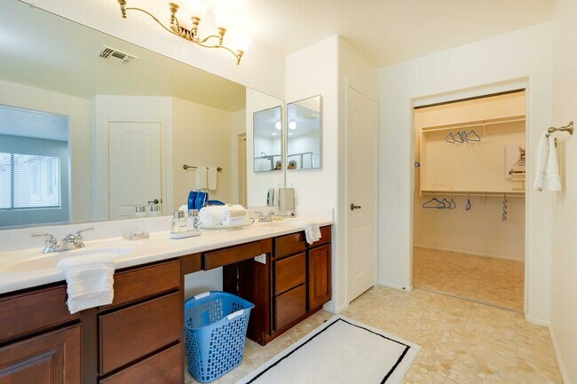 Building Photo - 17547 W Eugene Terrace