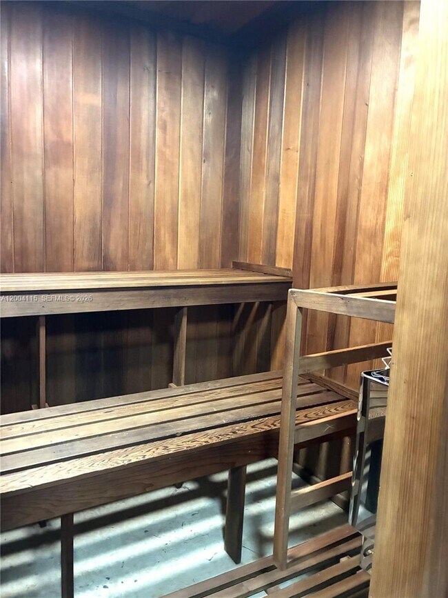 Building Photo - 2500 NE 135th St