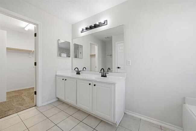 Building Photo - 6058 Shelbourne Park Ln