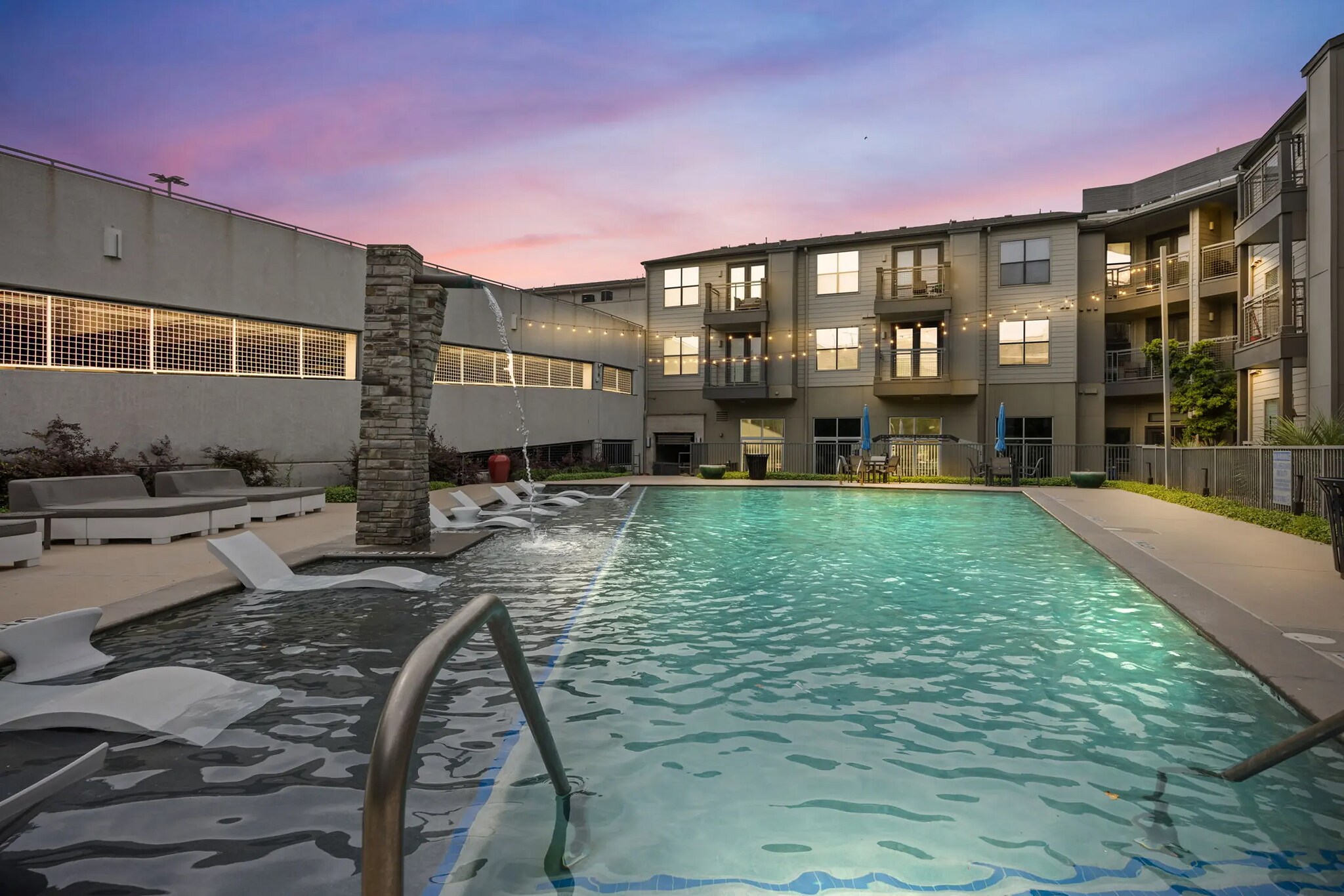 Building Photo - 810 W St Johns Ave