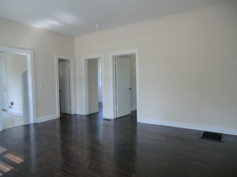 Building Photo - 2BR/1BA Unit in Duplex - TOTAL ELECTRIC - Section 8 ok!