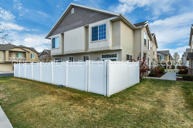 Building Photo - 928 Chelsea Ln