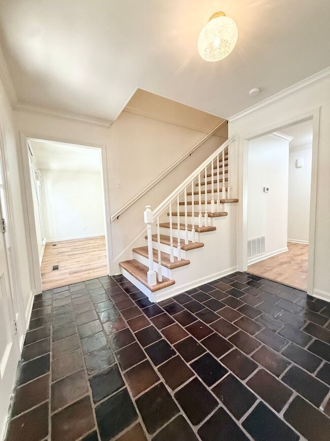 Building Photo - 130 Valley Club Cir