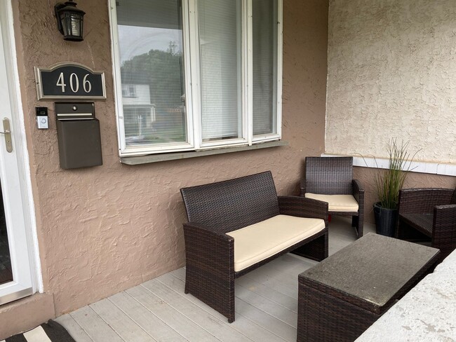 Building Photo - 3BR Twin Home | Hardwood Floors • Fenced Yard • Garage • W/D Included