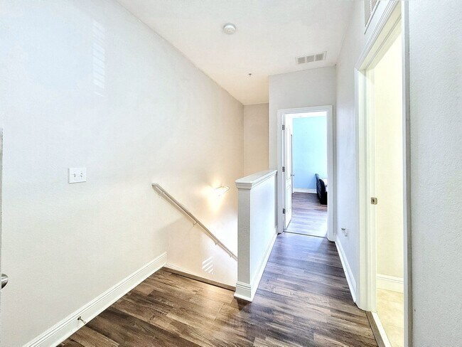 Building Photo - 2946 SW 35th Pl