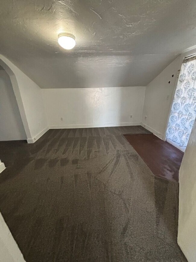 Building Photo - 164 Webb Duplex