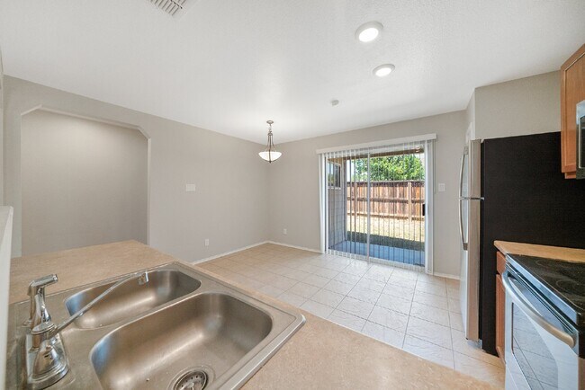 Building Photo - 9703 Woodland Pines
