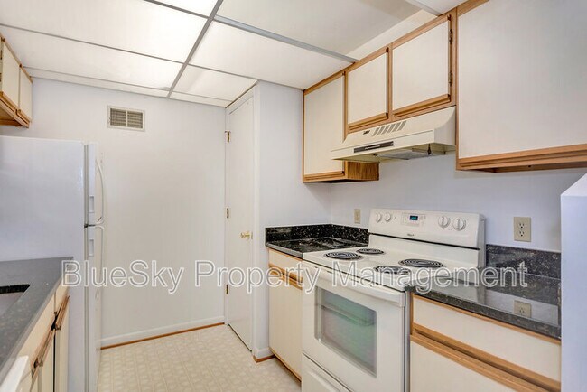 Building Photo - 112-12 Turtle Creek Rd