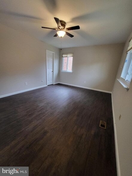Building Photo - 1006 Worthington Dr
