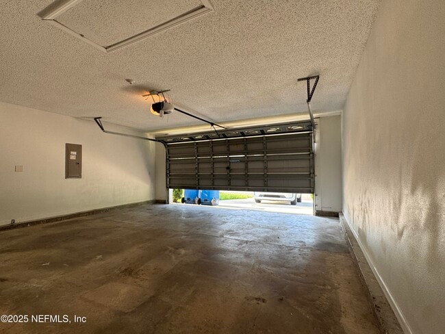 Building Photo - 6835 Otters Den Ct N
