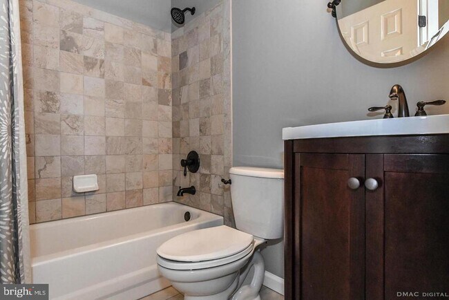 Building Photo - 6627 Commodore Ct