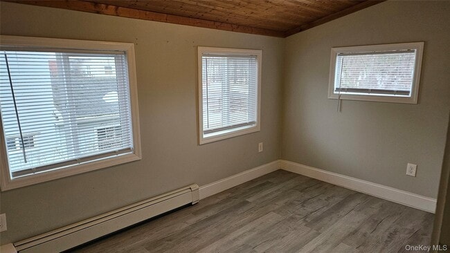 Building Photo - 192 Main St