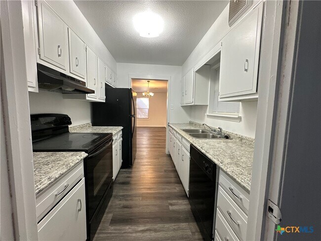 Building Photo - 882 Buerger Ln