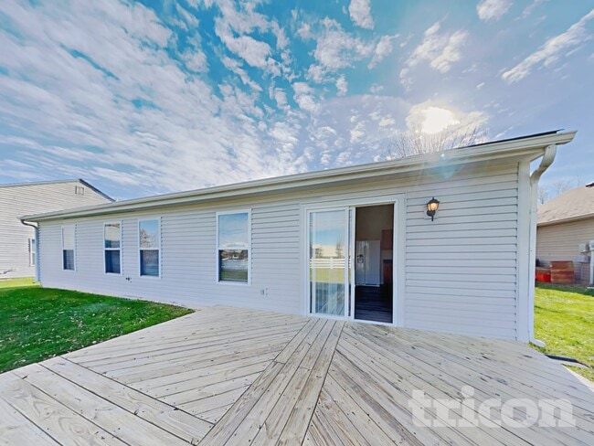 Building Photo - 1082 Sunmeadow Cir