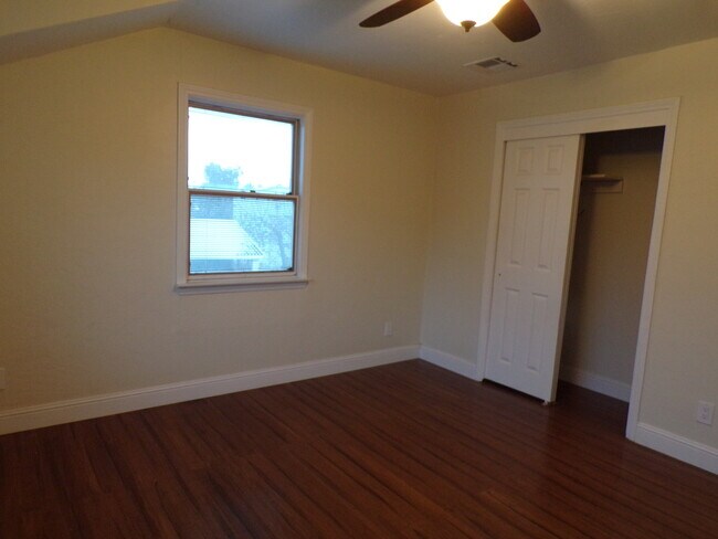 Building Photo - 14921 Sunnybank Ave